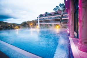 Terrasse Pisine exterieure Les Violettes 1