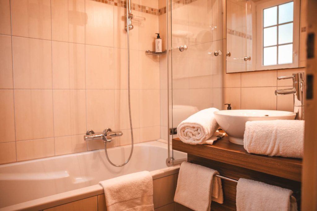 salle de bain, chambre gentilhommière, les violettes