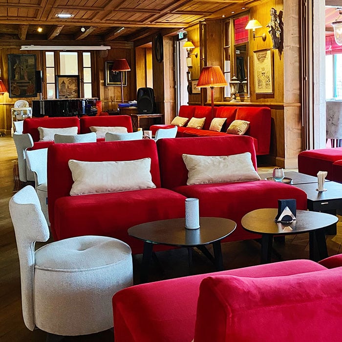 Présentation du lounge bar de L'hôtel & Spa Les Violettes