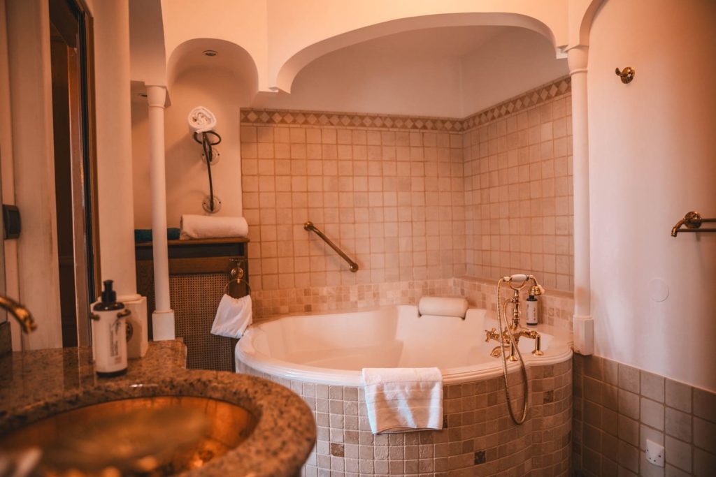 Salle de bain, suite Alsacienne, les violettes