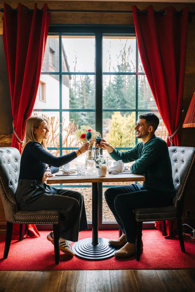 Restaurant couple