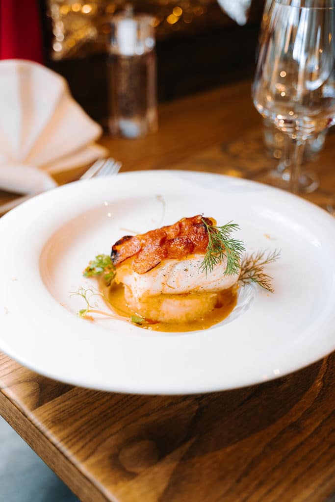 Plat de poisson au restaurant