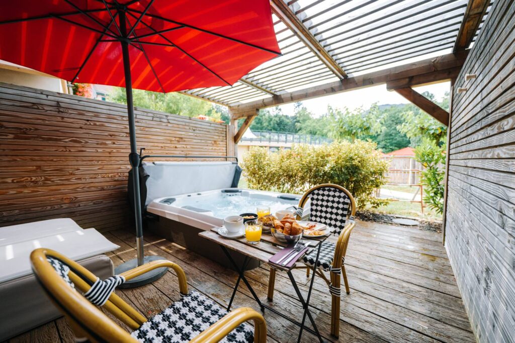 Chambre romantique avec jacuzzi privatif – Les Violettes Haut-Rhin