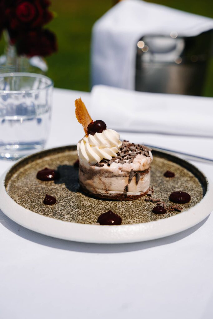 Dessert mousse chocolat-vanille et sa tuile croustillante