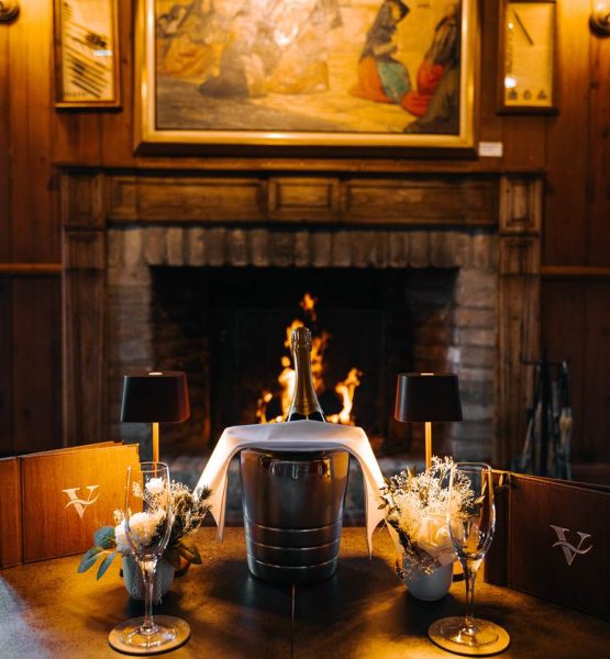lounge bar champagne coin cheminee