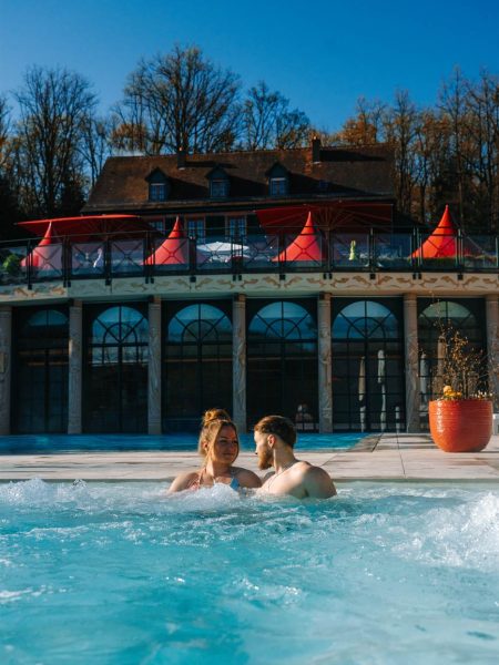 spa piscine exterieure couple bulles